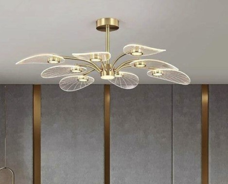 Стельова люстра з пелюстками з прозорого акрилу