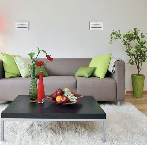 Настінний світильник у видовженому корпусі білого кольору