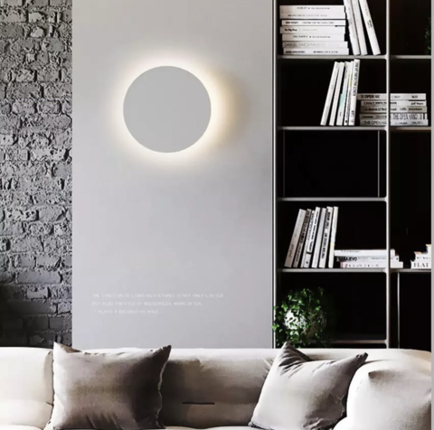 Настенный светильник-круг в белом корпусе