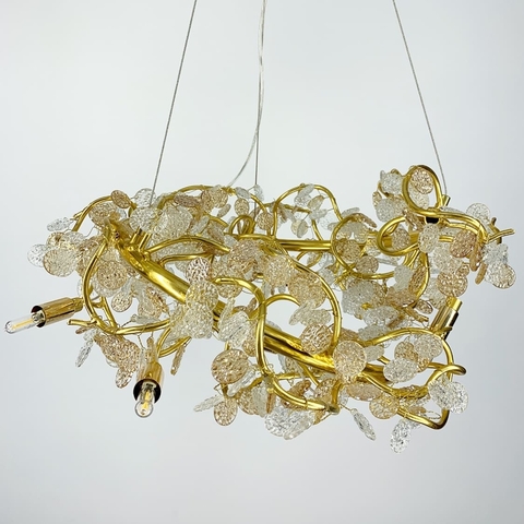 Удивительная люстра в закрученном корпусе