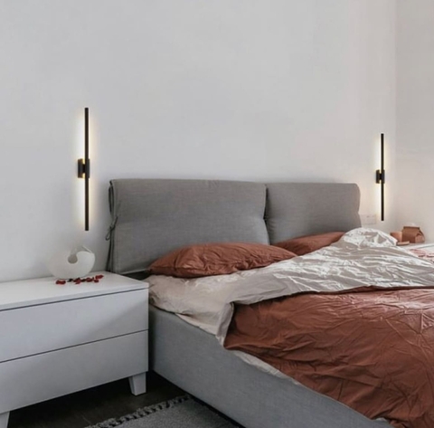 Мінімалістичний чорний настінний світильник в корпусі 60 см