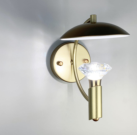 Ніжне бра в золотистому корпусі з кришталевими елементами 