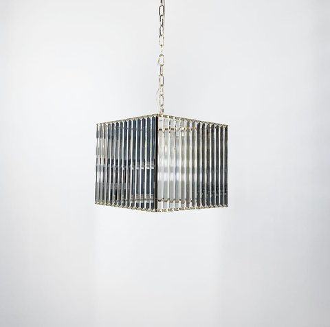 Кришталева люстра квадратної форми у золотому корпусі