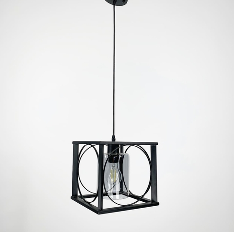 Подвесной светильник в черном черном каркасе