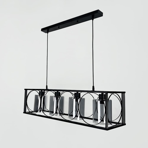 Люстра в металевому чорному каркасі на 4 плафони