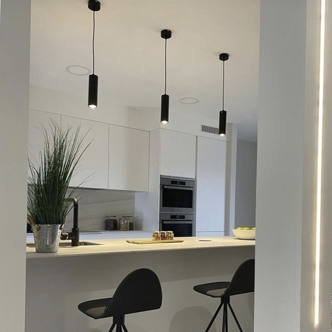 Підвісний світильник у чорному корпусі 34х8 см потужністю 20W