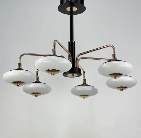 Світлодіодна люстра з унікальними плафонами