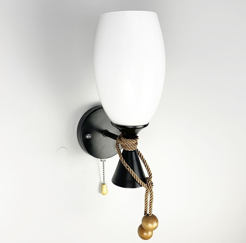 Бра с выключателем в черном корпусе