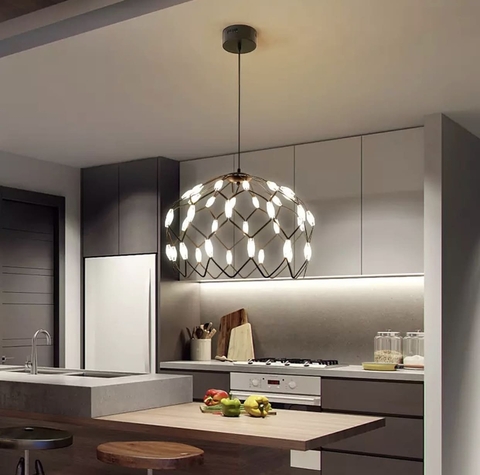 Світильник-напівкупол у чорному корпусі