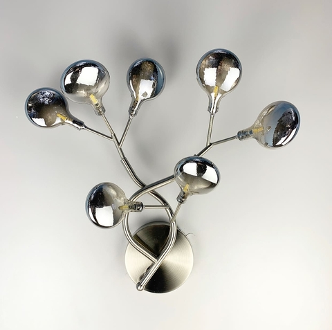 Флористический настенный светильник в корпусе цвета сатин