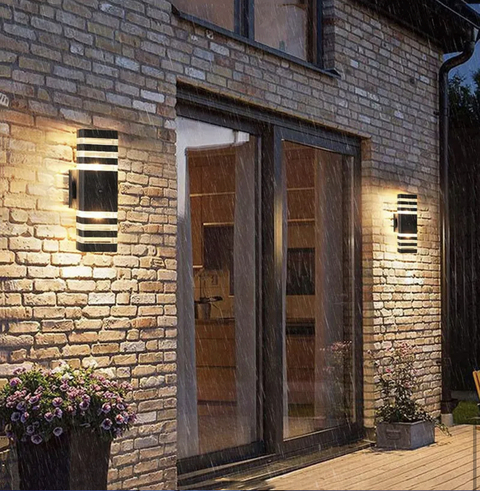 Уличный настенный светильник в черном цвете на 2 лампочки