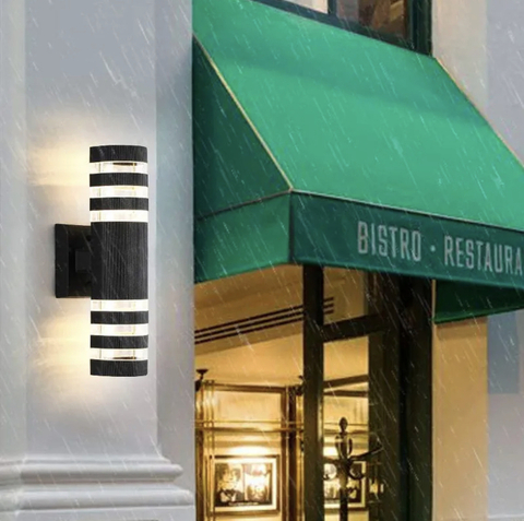 Вуличний настінний світильник на 2 лампи у чорному корпусі