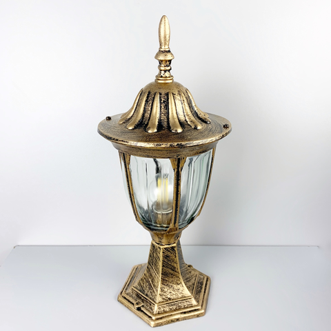 Уличный фонарь на ножке