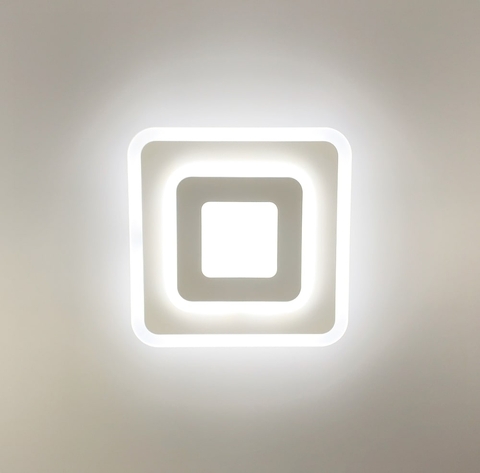 Cвітильник LED з матовим акрилом білого кольору 20х20 см