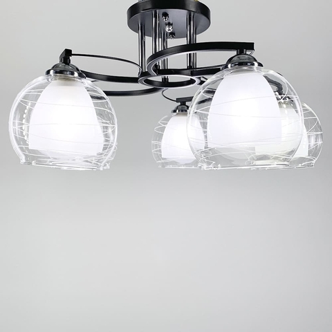 Потолочная люстра в черном корпусе на 5 двойных плафонов Ø 55 см