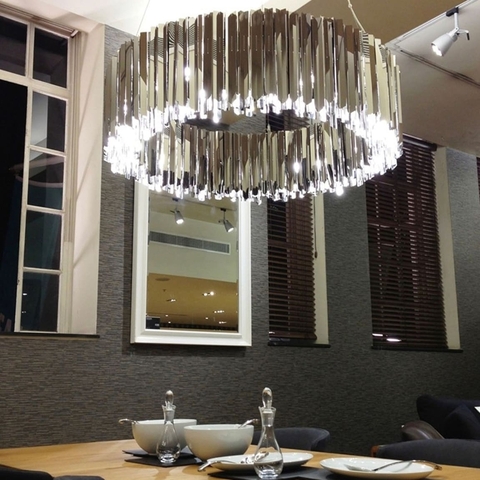 Підівісна люстра з хромованими пластинами