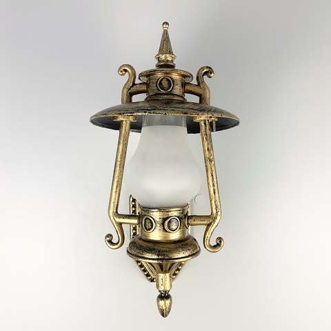 Настенный светильник для улицы со стеклянным плафоном