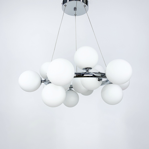 Підвісна люстра в хромі з білими плафонами
