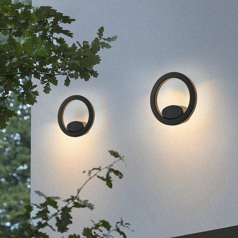 Фасадный черный светильник круглой формы