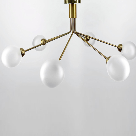 Елегантна латунна люстра на 6 матових плафонів