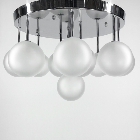 Стельова срібна люстра на 11 матових плафонів