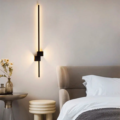 Настінний чорний світильник Сomfort у корпусі 60 см