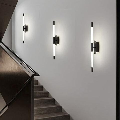 Настінний світильник Phobos у чорному корпусі 60 см