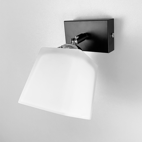 Светильник на 1 плафон в черном корпусе 10х10 см