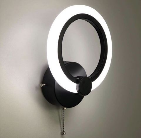 Светодиодная модель бра в черном цвете.