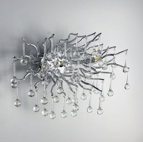 Настенный светильник в естественных мотивах в корпусе хром.