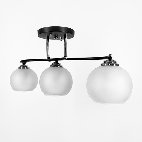 Стельова люстра в чорному корпусі на 3 плафони 57х13 см