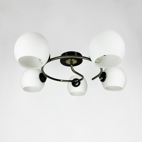 Стельова люстра з кругом в чорному корпусі на 5 плафонів