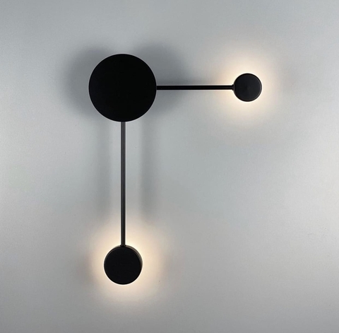 Мінімалістичне бра на 2 плафони в корпусі чорного кольору