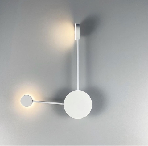 Мінімалістичне бра на 2 плафони в білому корпусі 