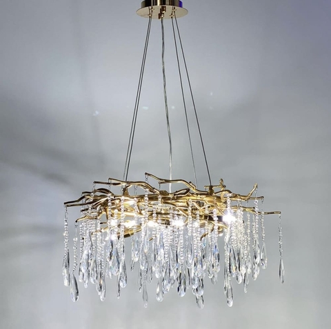 Люстра в золотистому корпусі з підвісними кришталевими елементами Ø 60 см