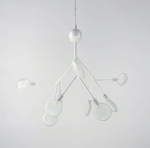 Подвесной светильник, имитирующий веточку в белом корпусе