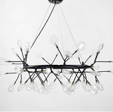 Люстра в природніх умовах у чорному корпусі