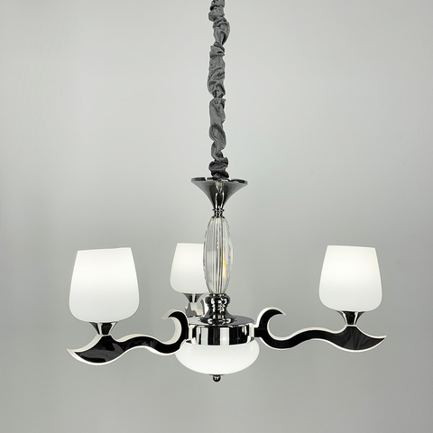 Люстра із світлодіодним срібним корпусом та 3 білими плафонами