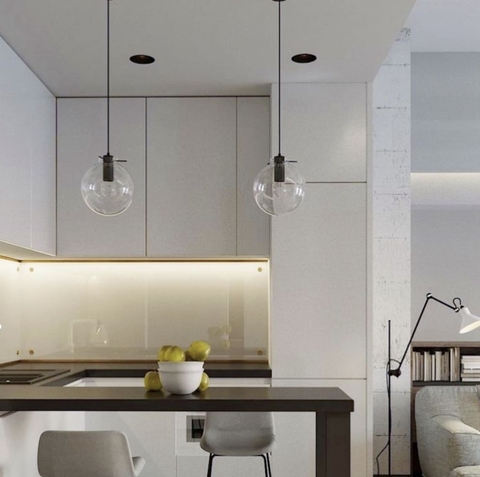 Минималистичный черный светильник с прозрачным плафоном Ø 25 см