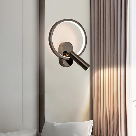 Бра в черном глянцевом корпусе со светодиодным кольцом и спотом