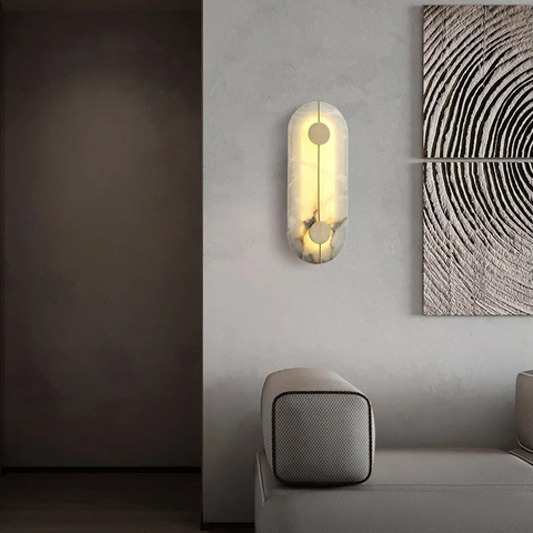 Неймовірне бра з білим видовженим мармуром у латунному каркасі