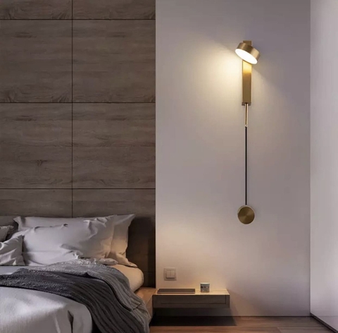 Настінний світильник з димерним вимикачем в латунному корпусі