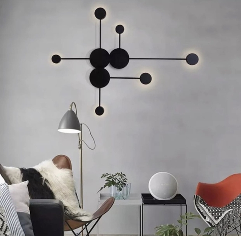 Мінімалістичний світлодіодний світильник на 6 плафонів в чорному кольорі