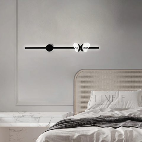 Бра у чорному корпусі з метеликом справа