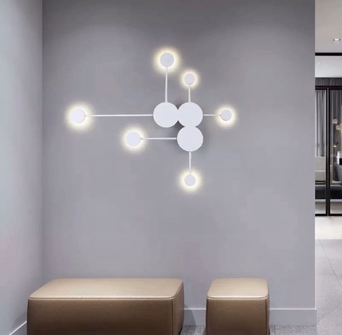 Бра на 6 плафонів в корпусі метал білого кольору 