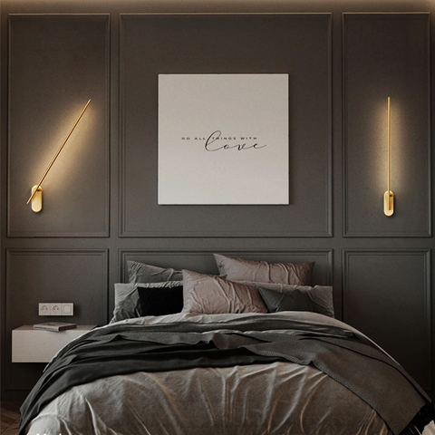 Сучасне лінійне бра в латунному корпусі 60 см