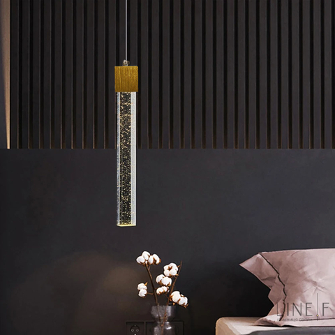 Світильник із підвісною скляною паличкою у латунному корпусі