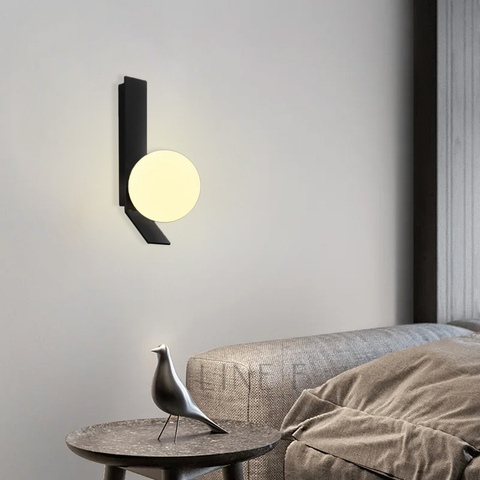 Бра із білим плафоном у чорному корпусі 40 см