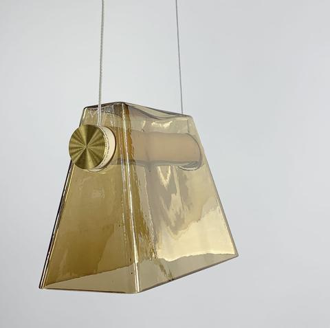 Подвес с янтарным плафоном и фурнитурой из экокожи