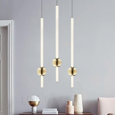 Led світильник у вертикальній формі 90 см із латунною кулькою